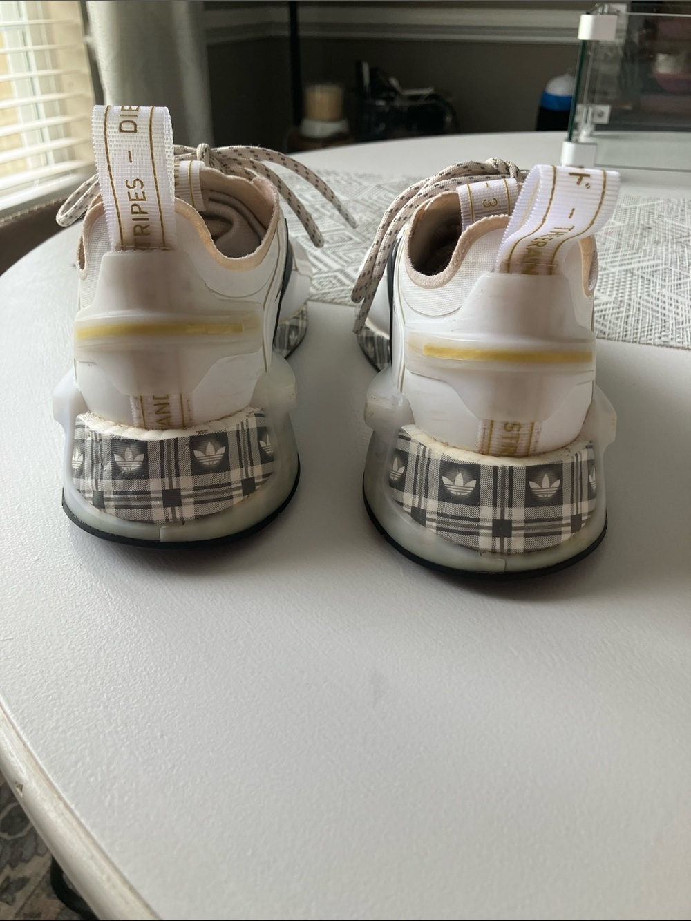 NMD_R1 V3 - Picture 4 of 8